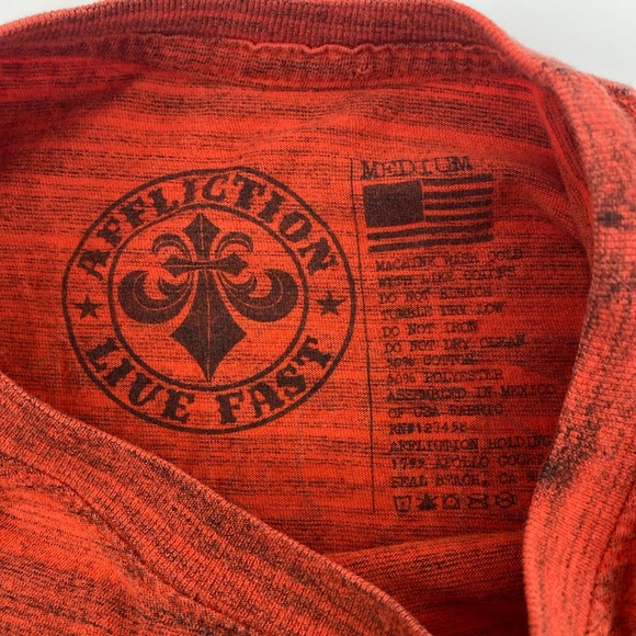 Affliction Graphic T Shirt Mens Medium Red Black Gothic Cross Space Dye Y2K MMA - Picture 5 of 9